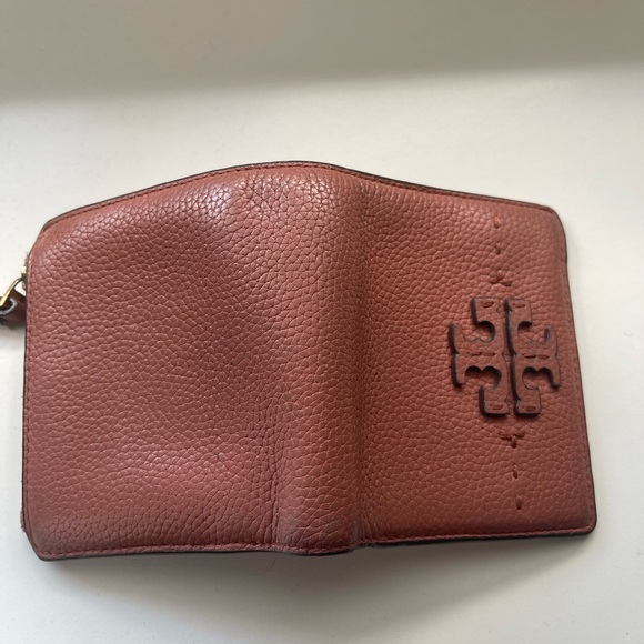 🚨 SALE 🚨Tory Burch Wallet - Picture 5 of 7